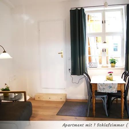 Gelbe Haus - Drei Besondere *