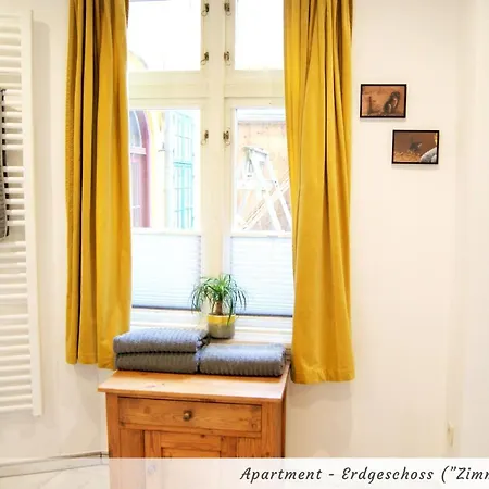 Gelbe Haus - Drei Besondere *