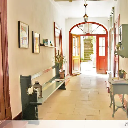 Gelbe Haus - Drei Besondere